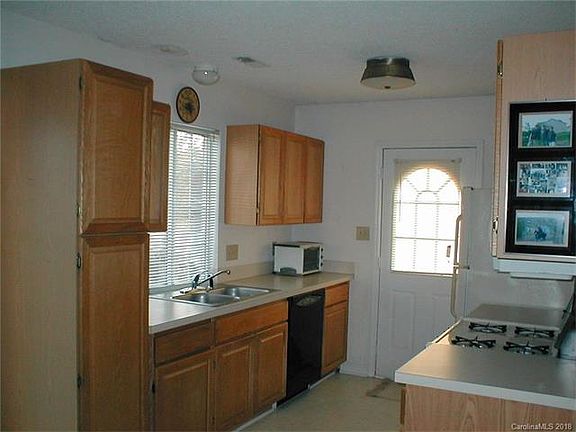 3rd image of 1535 English Knoll Dr