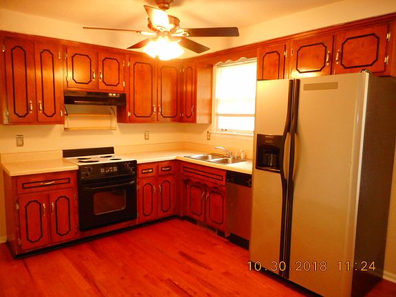 5th image of 401 Gold Ln