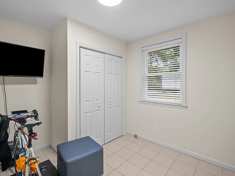 527 Red Oak Rd — Photo 20