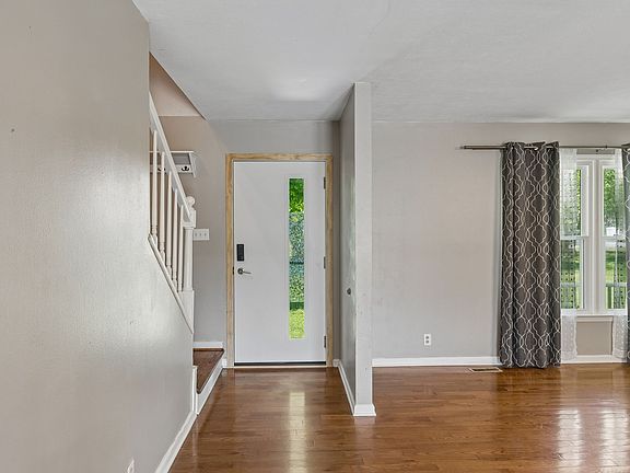 3rd image of 4643 Barfield Crescent Rd