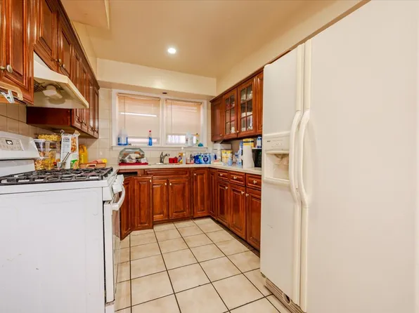 1405 East 233rd Street image 17 of 31