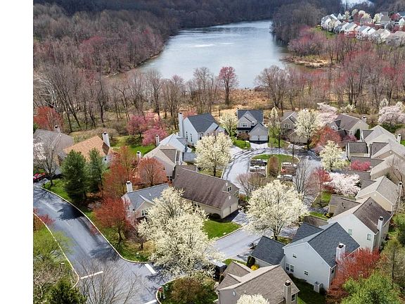 5th image of 12 Blue Heron Ln