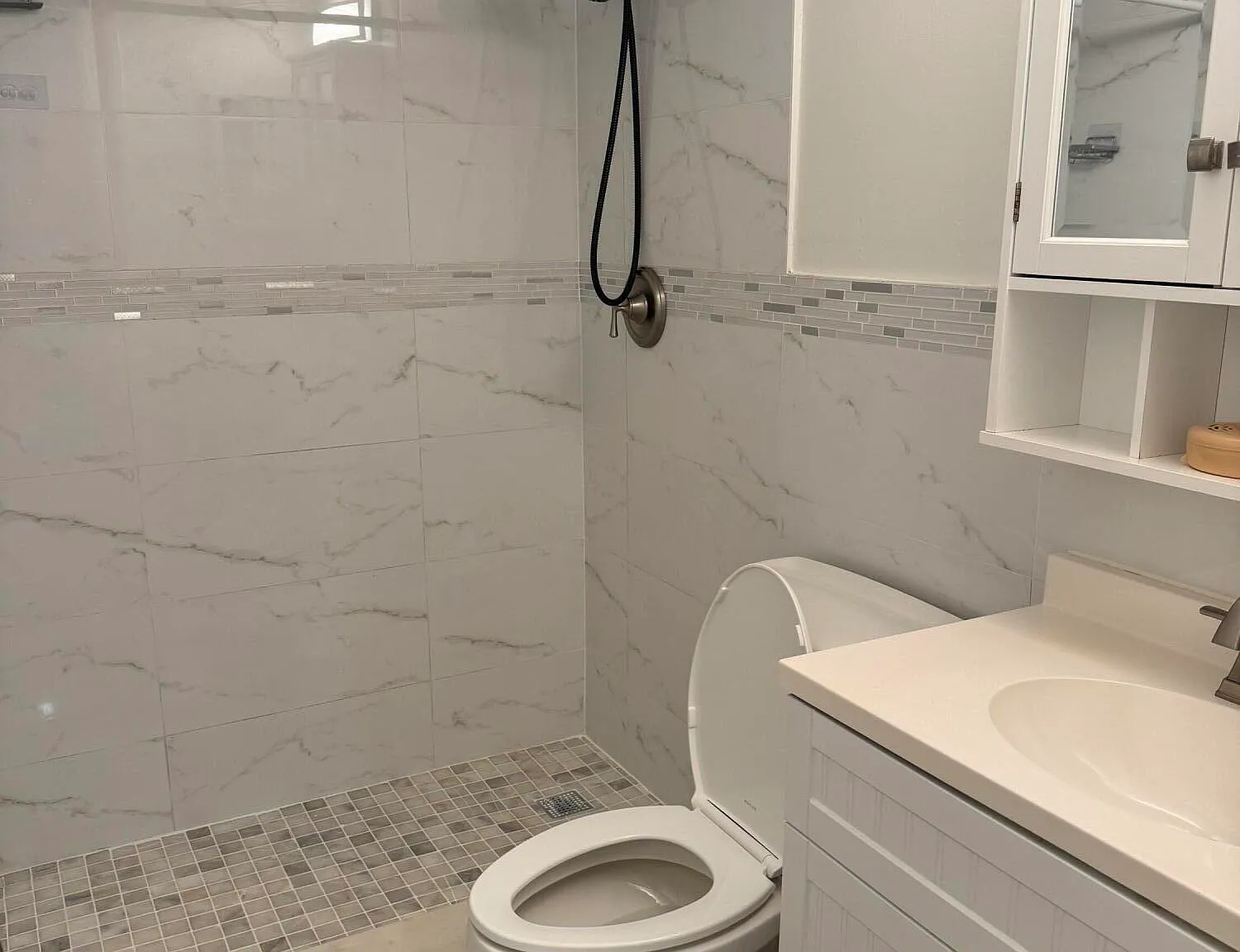 1 bed, 1.0 bath, 675 sqft, $1,600 — Photo 2