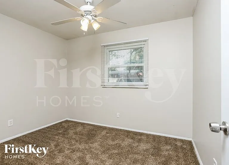 508 Saratoga Ln — Photo 11