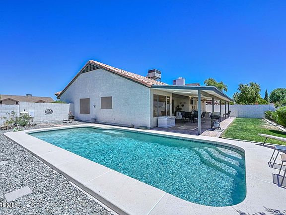 3rd image of 7637 W DREYFUS Drive
