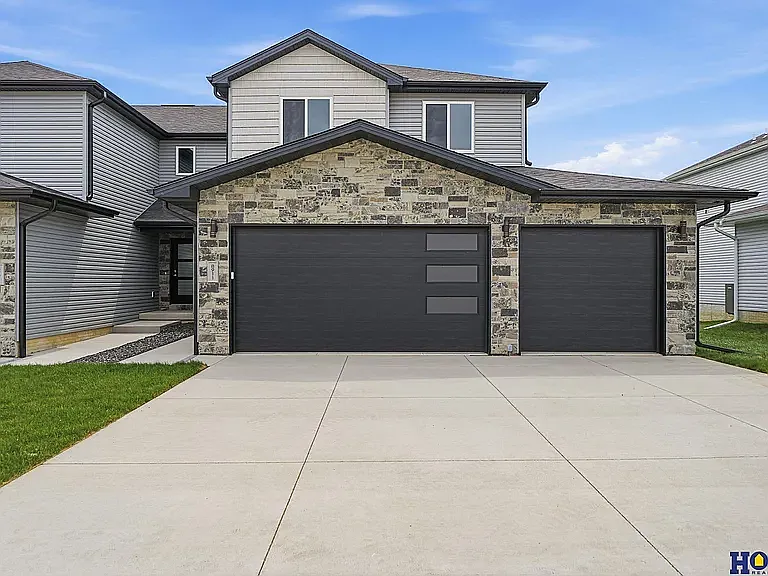 8911 Peregrine Rd — Photo 1