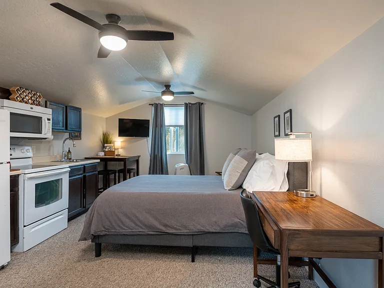 1017 Poplar St #1/2 — Photo 5