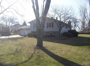 402 Meadowlark Rd, Bloomingdale, IL 60108