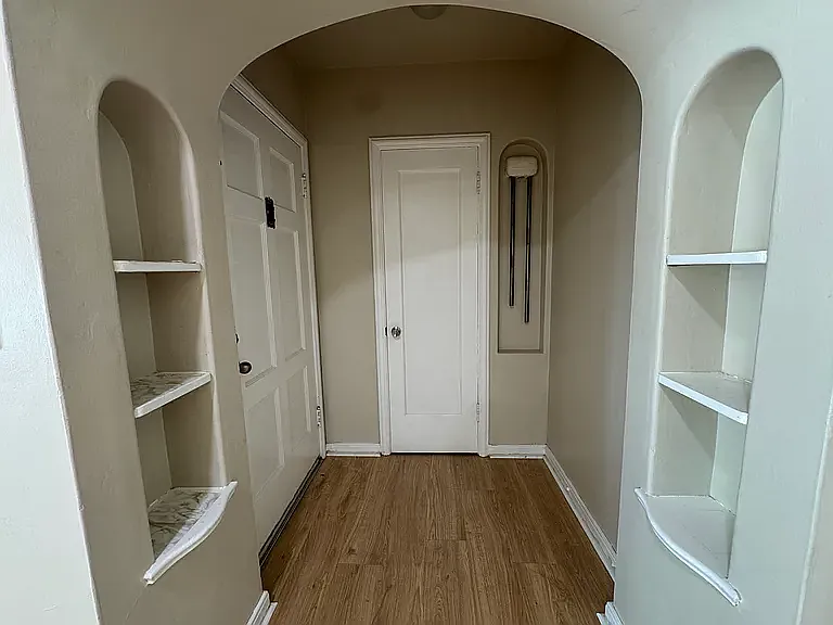 337 E Weldon Ave — Photo 4