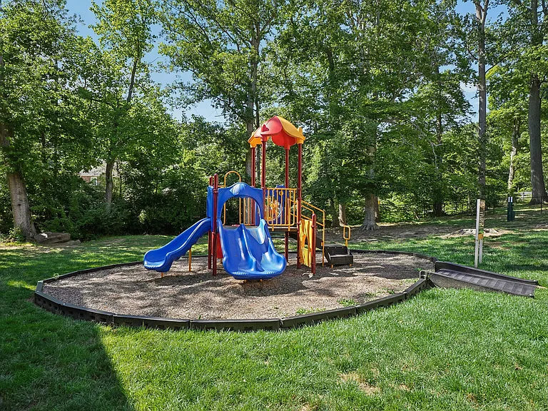 Westover Pointe — Photo 20