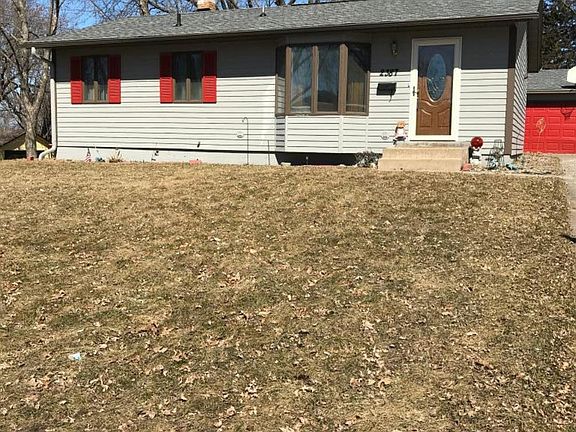 3rd image of 2387 Burke Ave E