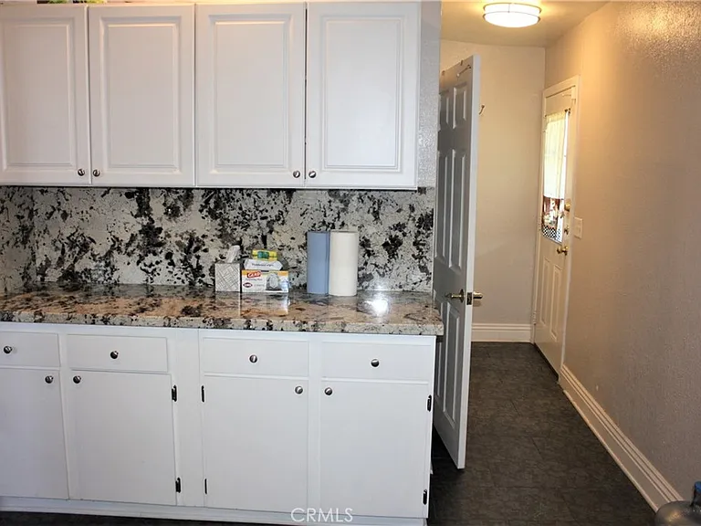 507 W State St — Photo 20