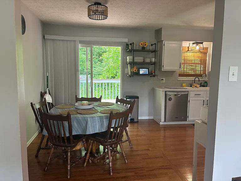 111 Phyllis Dr — Photo 19