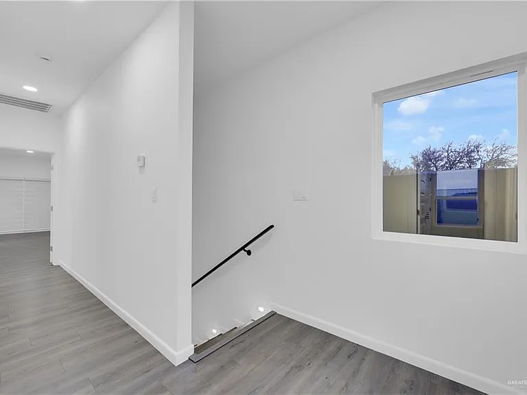 211 N 28th St — Photo 13