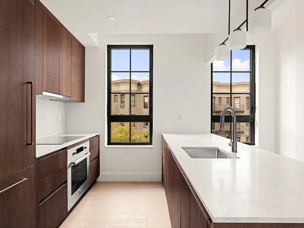 755 Washington Avenue image 2 of 8