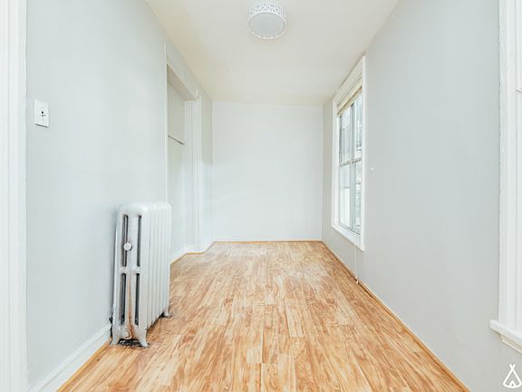 4th image of 176 Hart St #2C