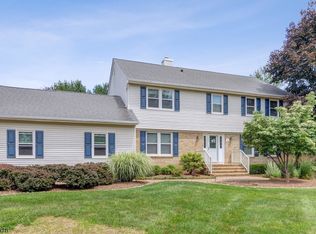 19 Pembroke Ter, Hillsborough, NJ 08844