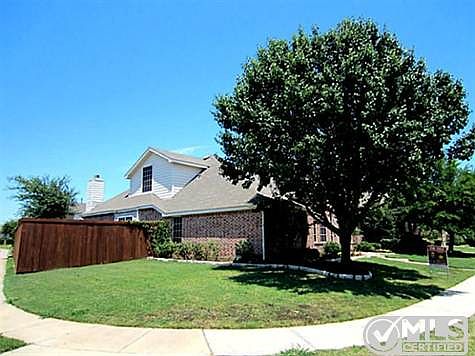 3rd image of 1517 Broadmoor Dr