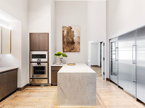 4th image of 111 W 57th St APT 14N