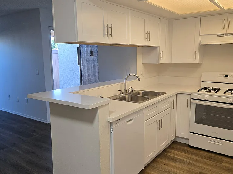 Franklin Luxury Apartments — Photo 19