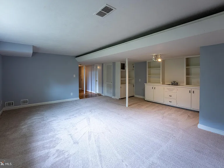6438 Woodville Dr — Photo 17