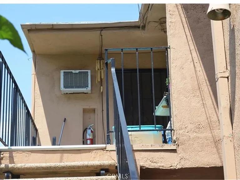 640 E 6th St #D — Photo 4