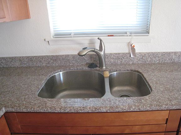 4th image of 355 Oakland Ave