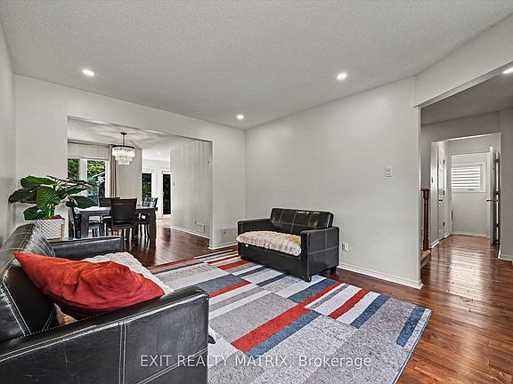 4th image of 627 Chenier Way