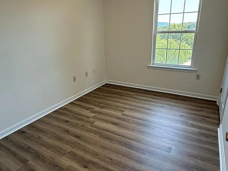 1183 River Bend Ct — Photo 8