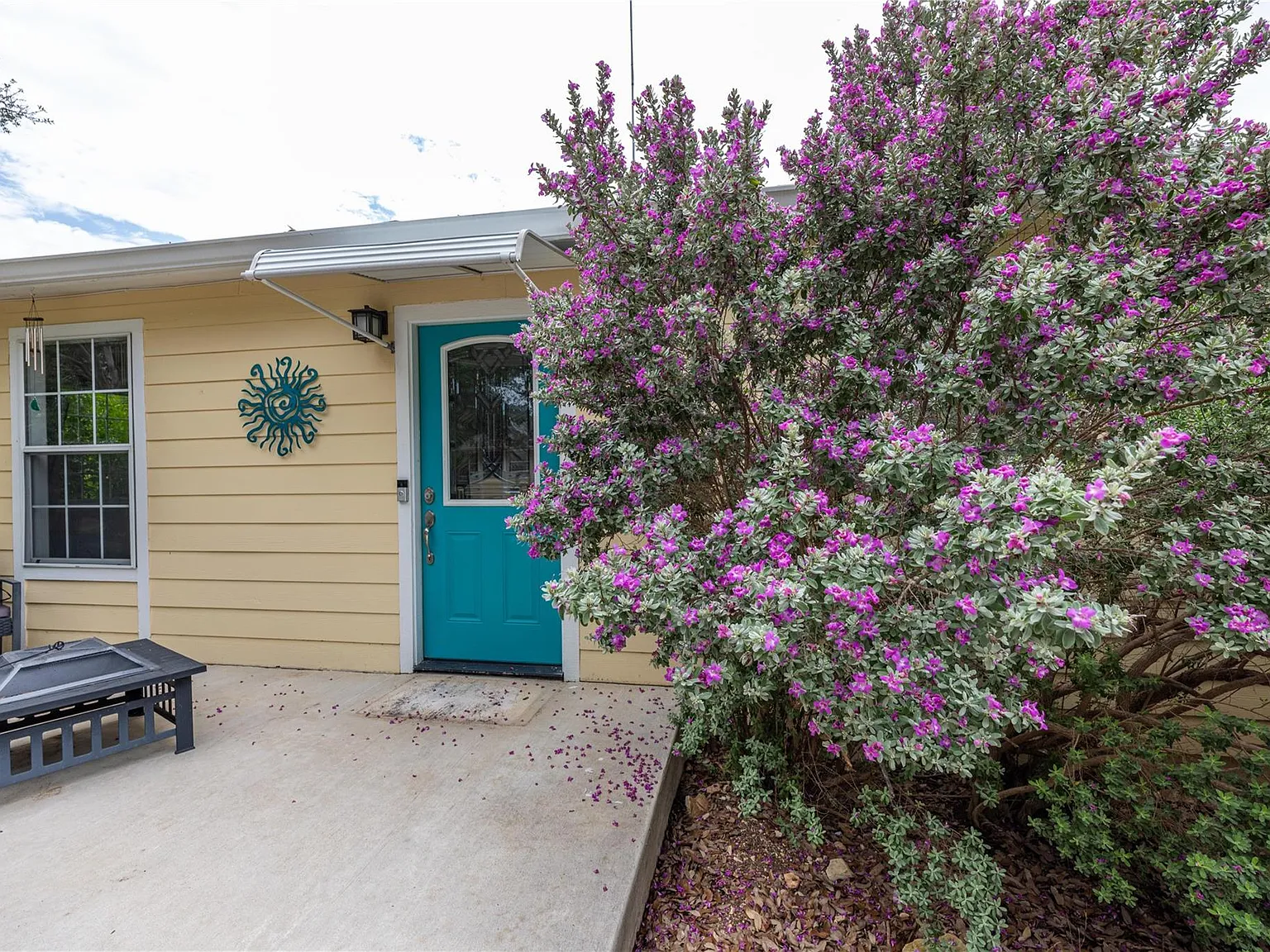 3 bed, 2.0 bath, 1500 sqft, $2,530 — Photo 2