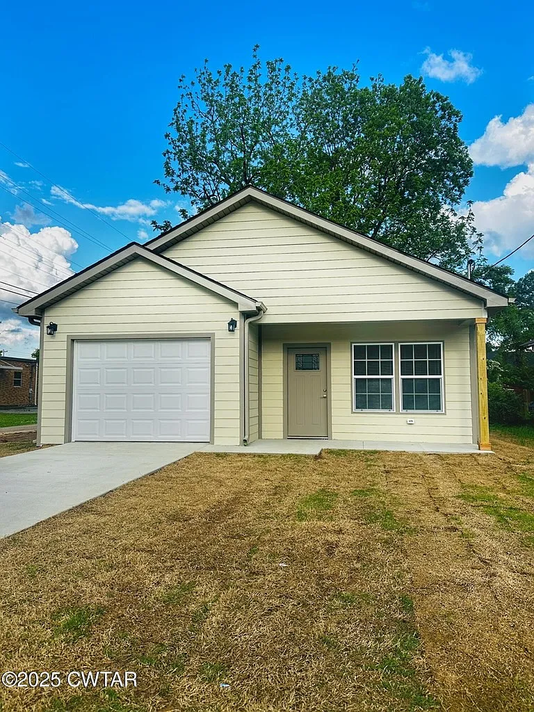 3 bed, 1600 sqft, $1,700 — Photo 1