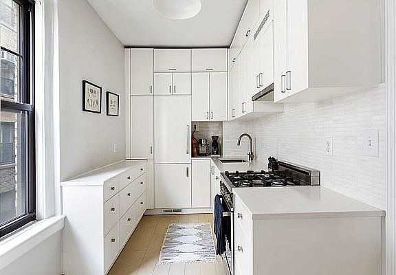 4th image of 141 E 3rd St APT 10C