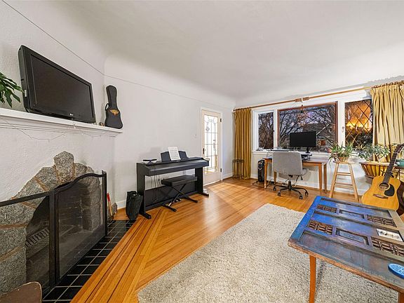 4th image of 990 Hampshire Rd