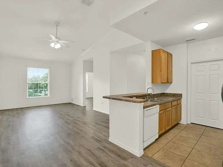 10201 Courtney Palms Blvd #304 — Photo 19