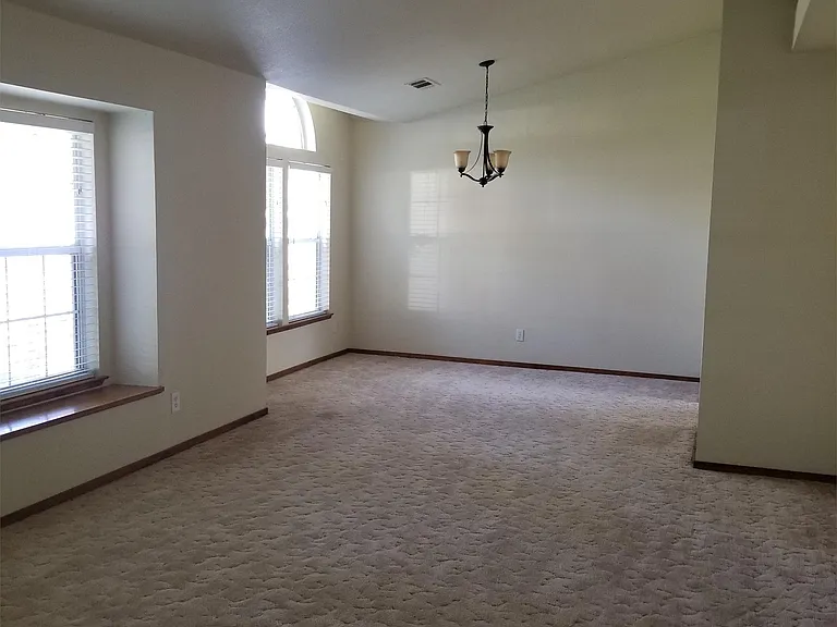 444 N Tommy St — Photo 9