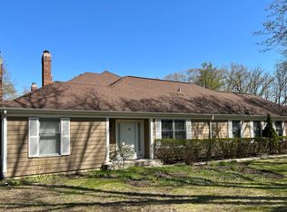 1 Sommerset Ln, Lincolnshire, IL