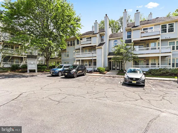105 Olympic Ct APT 11, Princeton, NJ 08540