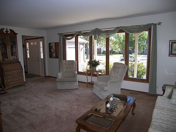 4th image of 212 Foxfire Dr