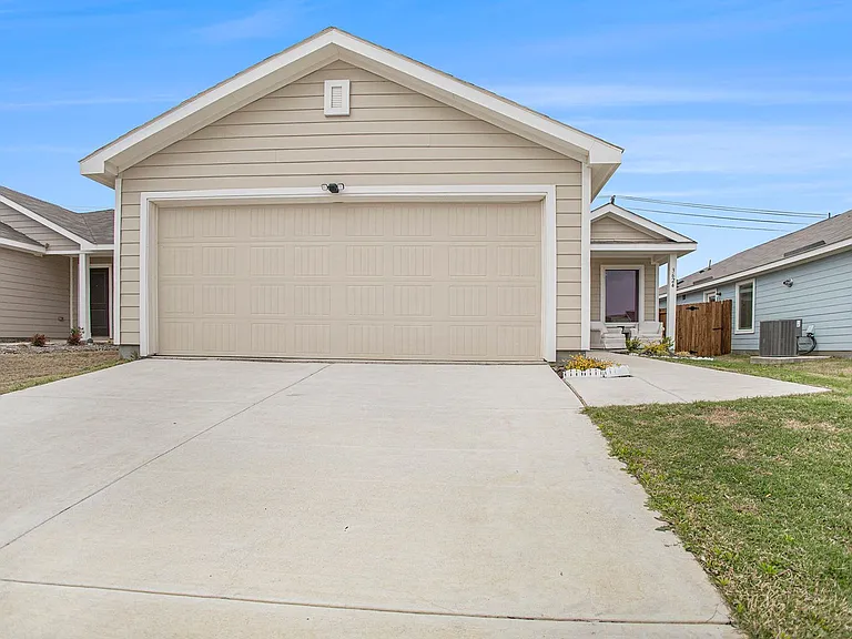 3624 Bluebird Ln — Photo 2