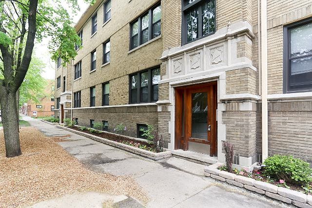 1st image of 3719 N Leavitt St #02