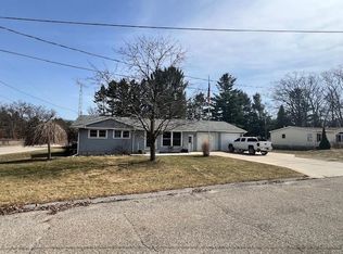 832 Oaklawn St, Harrison, MI 48625