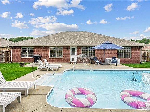 2nd image of 2036 Larkspur Cir
