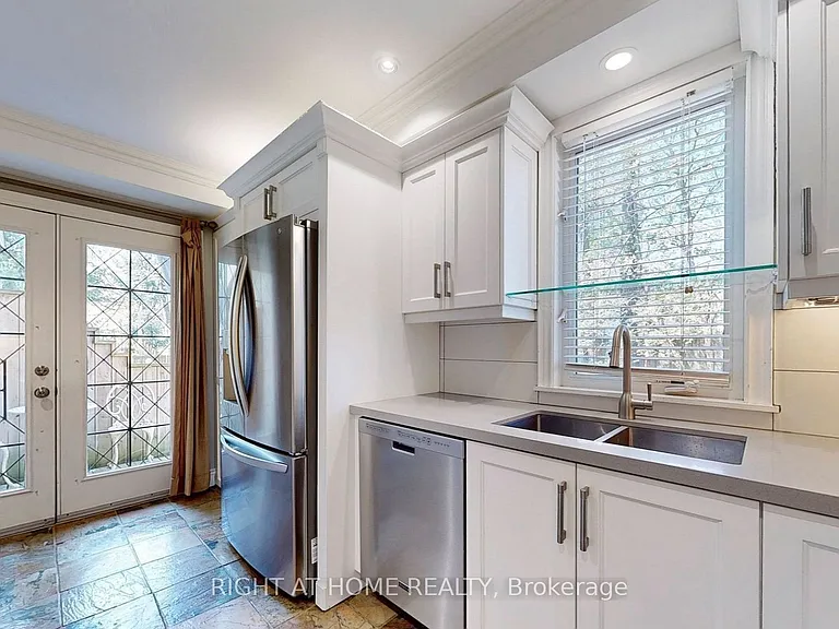 1186 Royal York Rd #2 — Photo 3