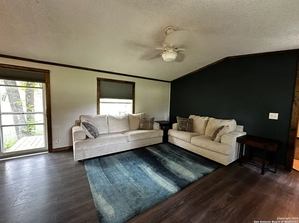 23831 star oaks, Elmendorf, TX 78112