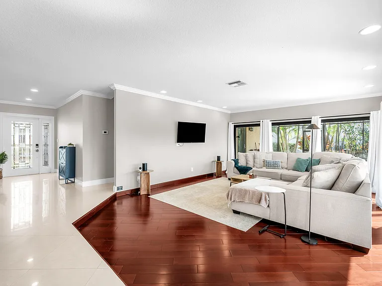 3250 Lakeview Blvd — Photo 6