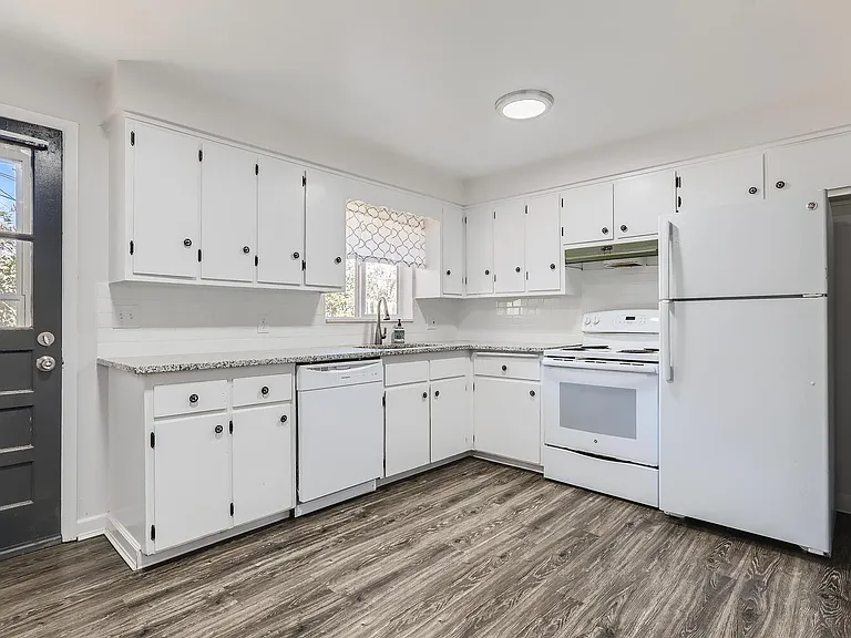 8507 W 62nd Pl — Photo 7