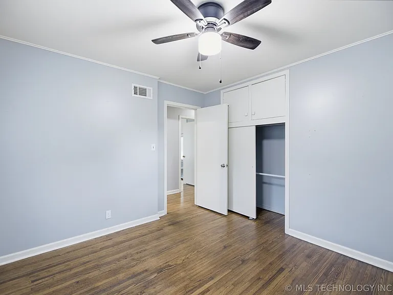 15 E 44th St — Photo 11
