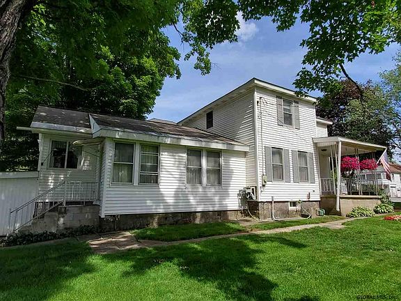 3rd image of 305 Palmer Ave