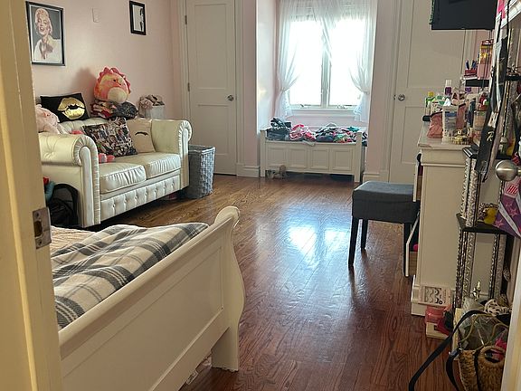 4th image of 211 Milton Ave #2