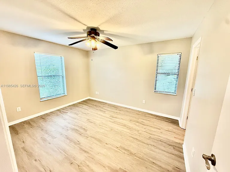 210 SW Voltair Ter — Photo 8